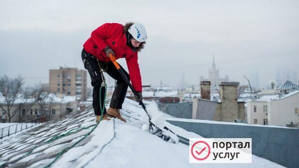 Фото Уборка лишнего снега с крыш 