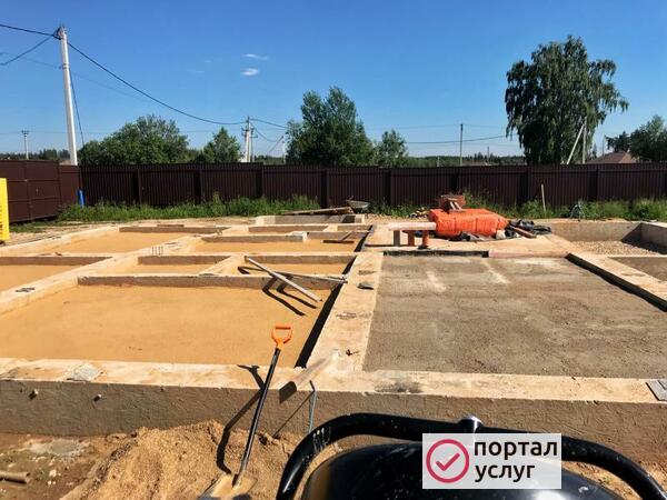 Фото Строительство фундамента (ленточный, плита)