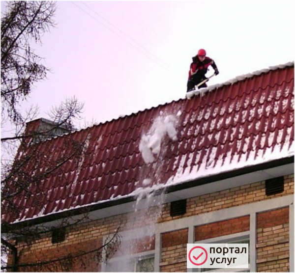 Фото Уборка снега с крыш