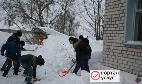 Фото Уборка снега вручную