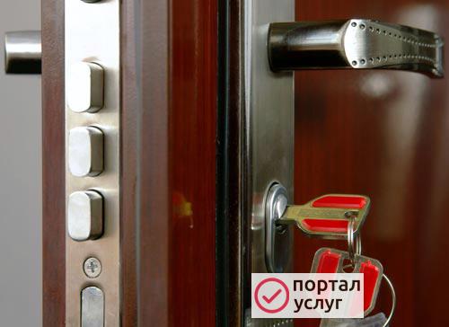Фото Установка замков в двери.