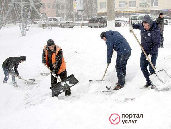 Фото Уборка снега с территории 