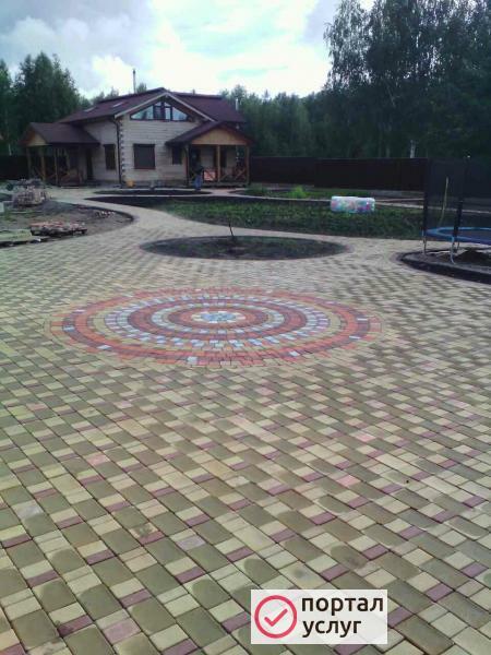 Фото Укладка тротуарной плитки. 