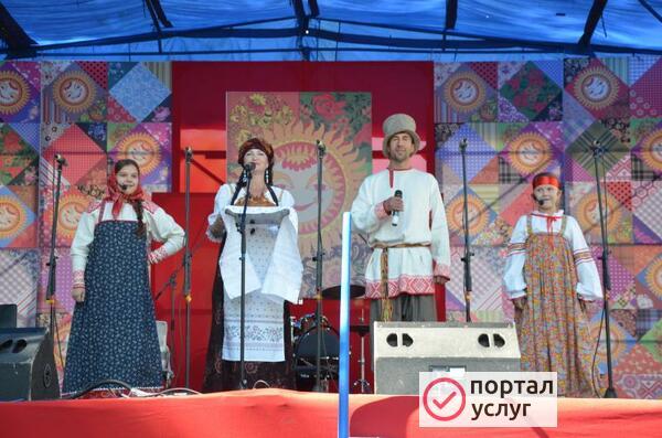 Фото Ведущие на праздник