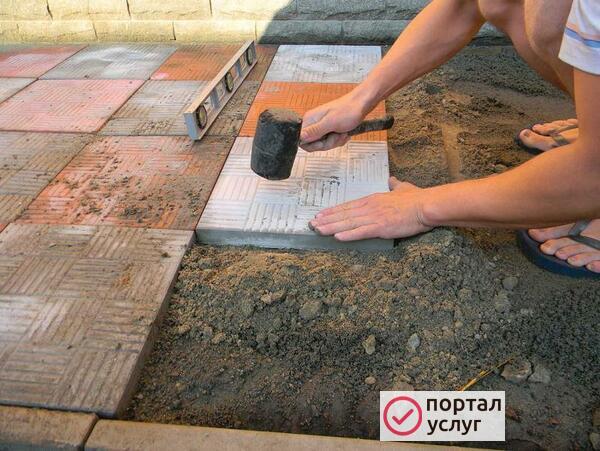 Фото Укладка тротуарной плитки