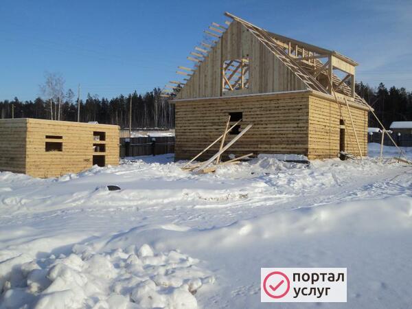 Фото Опытные плотники построят дом.