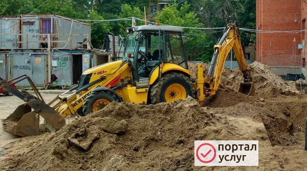 Фото Экскаватор-погрузчик с гидромолотом