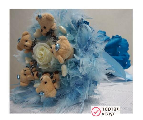 Фото Букеты из конфет и игрушек