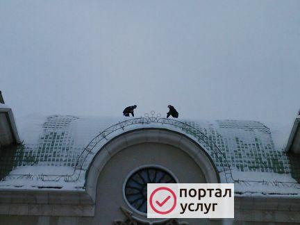 Фото Очистка крыш от снега и сосулек
