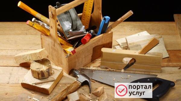 Фото Два плотника универсала со своим портфолио