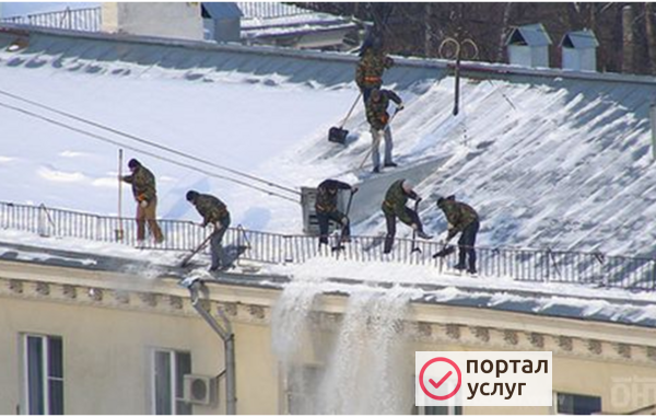 Фото Уборка снега с крыш