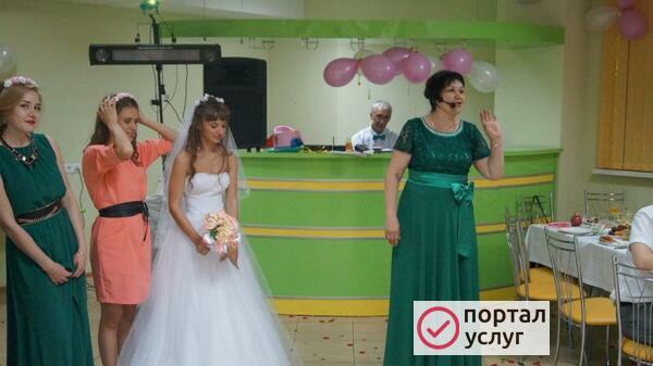 Фото Ведущая на торжество