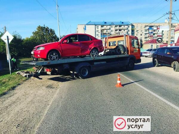 Фото Эвакуатор с краном 