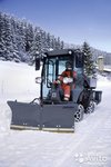 Уборка снега трактором Karcher МIС50