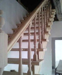 Бюджетные лестницы из дерева