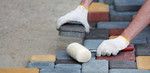 Укладка бетонной брусчатки и плитки