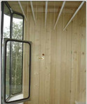 Обшивка балконов пластиком и деревянной вагонкой