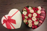 Подарок коробочка-сердце с розами и