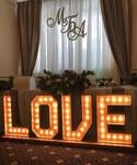 Буквы love светящиеся на свадьбу