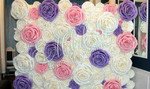 Фотозона на свадьбу и юбилей из ростовых цветов