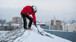 Уборка снега с крыши в Ижевске
