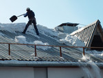 Уборка снега с крыш и территории