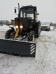 Очистка территории от снега трактором 