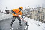 Уборка снега вручную с крыш и территорий