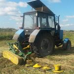 Покос травы борщевика, бурьяна трактором