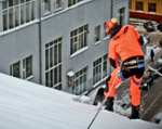Уборка и чистка снега с крыш зданий коммерческой и муниципальной недвижимости