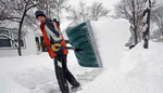 Уборка снега с крыш, дворов и т.д вручную лопатами