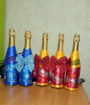 Декорированные новогодние бутылки шампанского